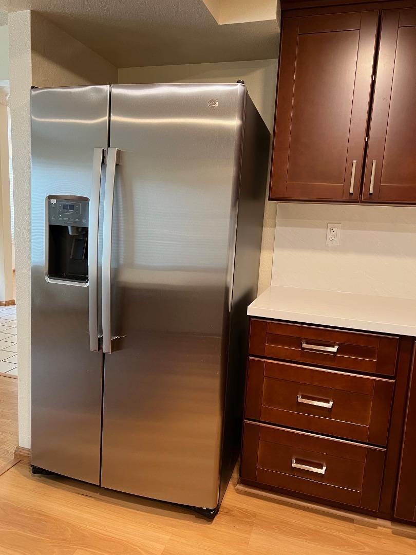 Detail Gallery Image 7 of 13 For 82 Crown Cir, South San Francisco,  CA 94080 - 3 Beds | 2/1 Baths