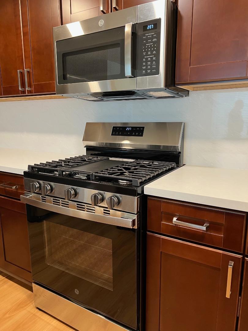 Detail Gallery Image 8 of 13 For 82 Crown Cir, South San Francisco,  CA 94080 - 3 Beds | 2/1 Baths