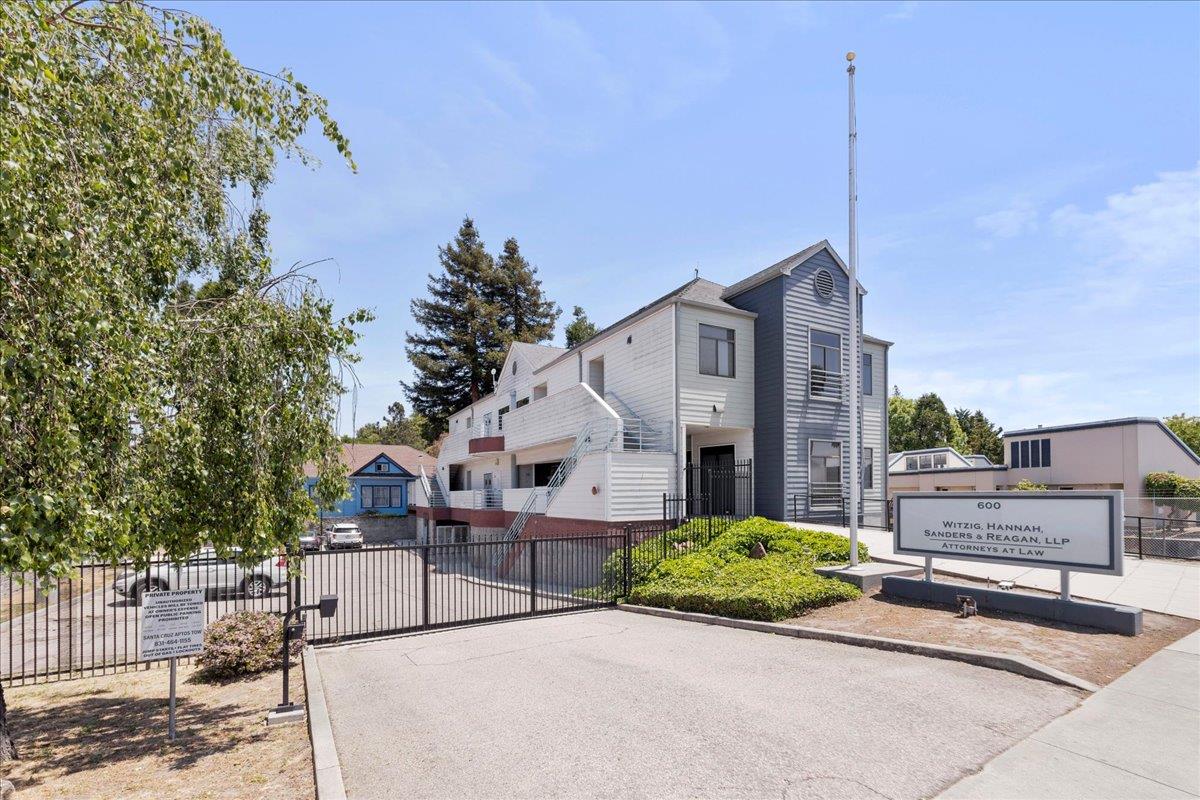 Detail Gallery Image 2 of 20 For 600 Ocean St, Santa Cruz,  CA 95060 - – Beds | – Baths