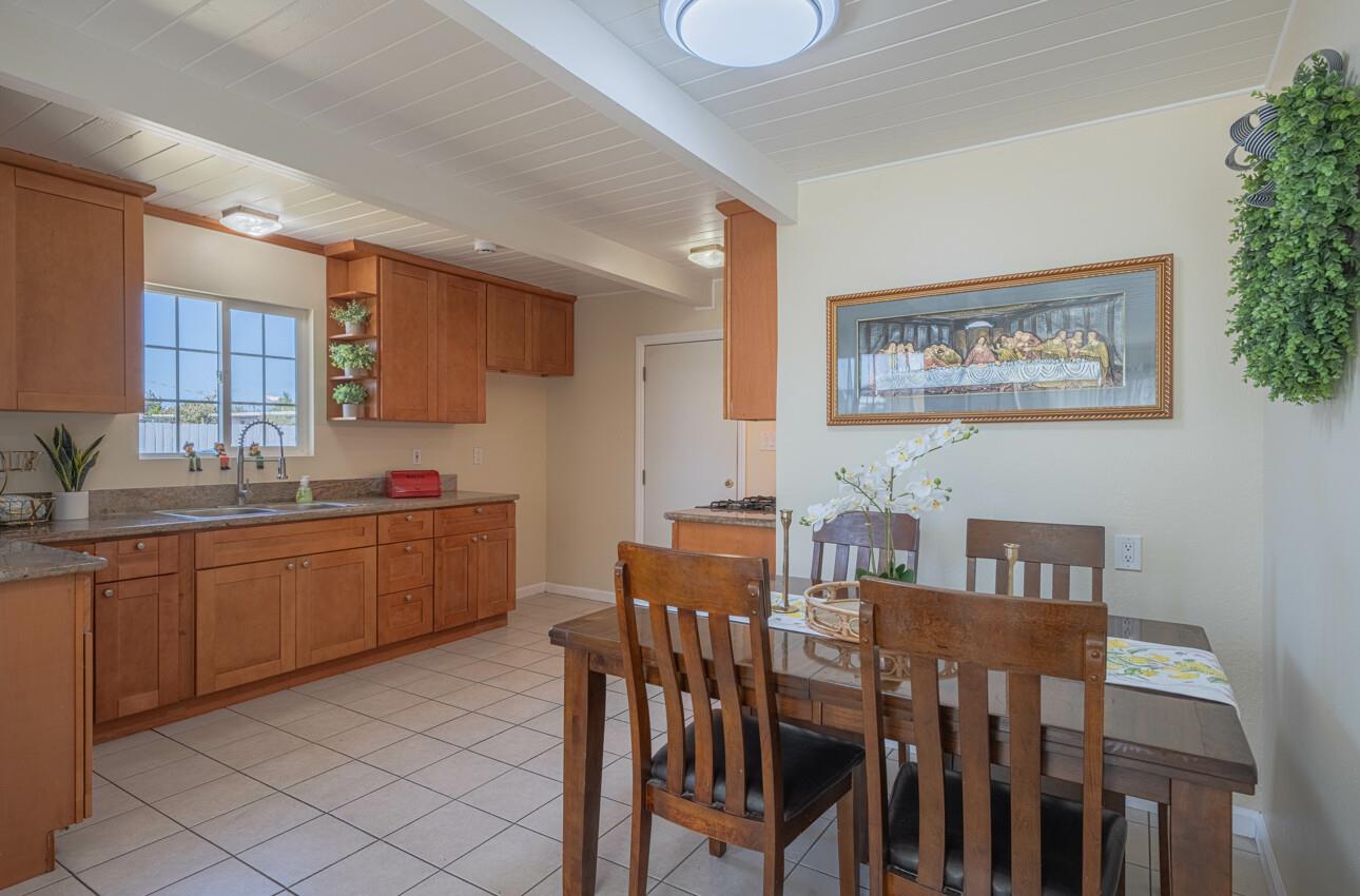 Detail Gallery Image 10 of 30 For 547 Chaparral St, Salinas,  CA 93906 - 4 Beds | 2 Baths