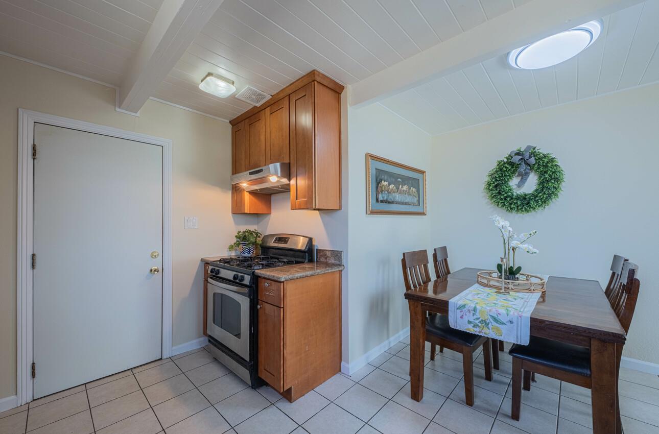 Detail Gallery Image 13 of 30 For 547 Chaparral St, Salinas,  CA 93906 - 4 Beds | 2 Baths
