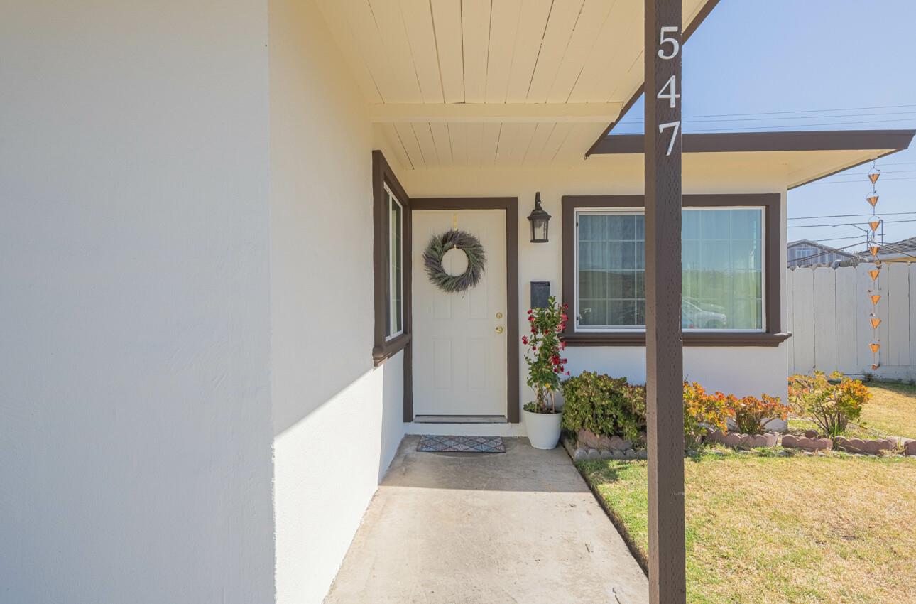 Detail Gallery Image 3 of 30 For 547 Chaparral St, Salinas,  CA 93906 - 4 Beds | 2 Baths