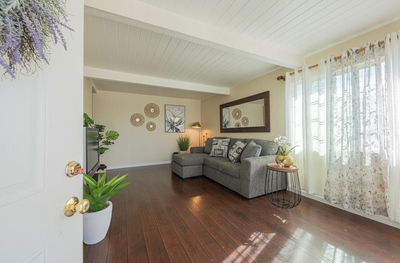 Detail Gallery Image 4 of 30 For 547 Chaparral St, Salinas,  CA 93906 - 4 Beds | 2 Baths