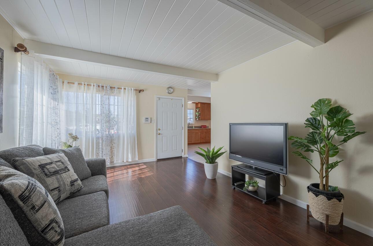 Detail Gallery Image 6 of 30 For 547 Chaparral St, Salinas,  CA 93906 - 4 Beds | 2 Baths