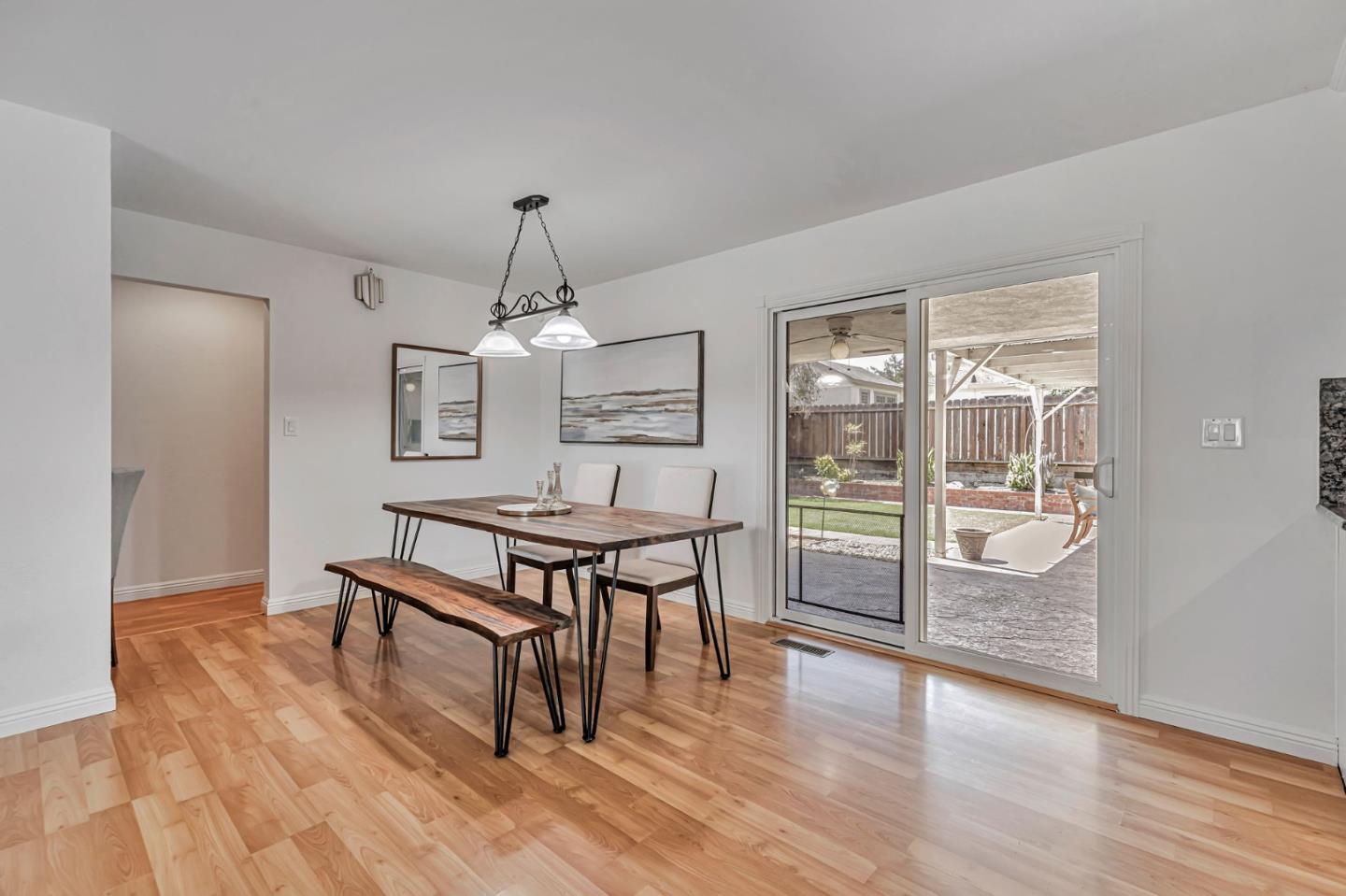 Detail Gallery Image 12 of 62 For 1081 Oak St, Hollister,  CA 95023 - 3 Beds | 3 Baths