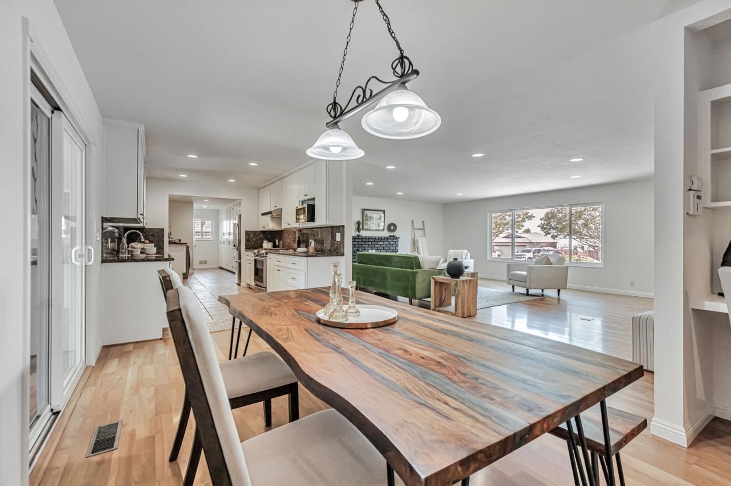 Detail Gallery Image 14 of 62 For 1081 Oak St, Hollister,  CA 95023 - 3 Beds | 3 Baths