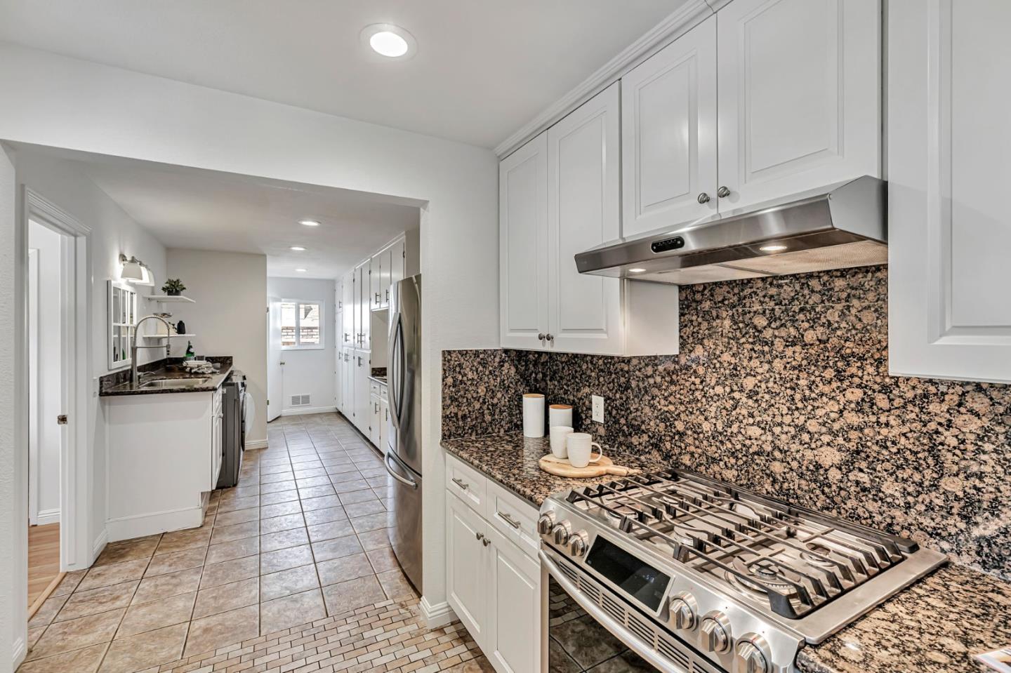 Detail Gallery Image 20 of 62 For 1081 Oak St, Hollister,  CA 95023 - 3 Beds | 3 Baths