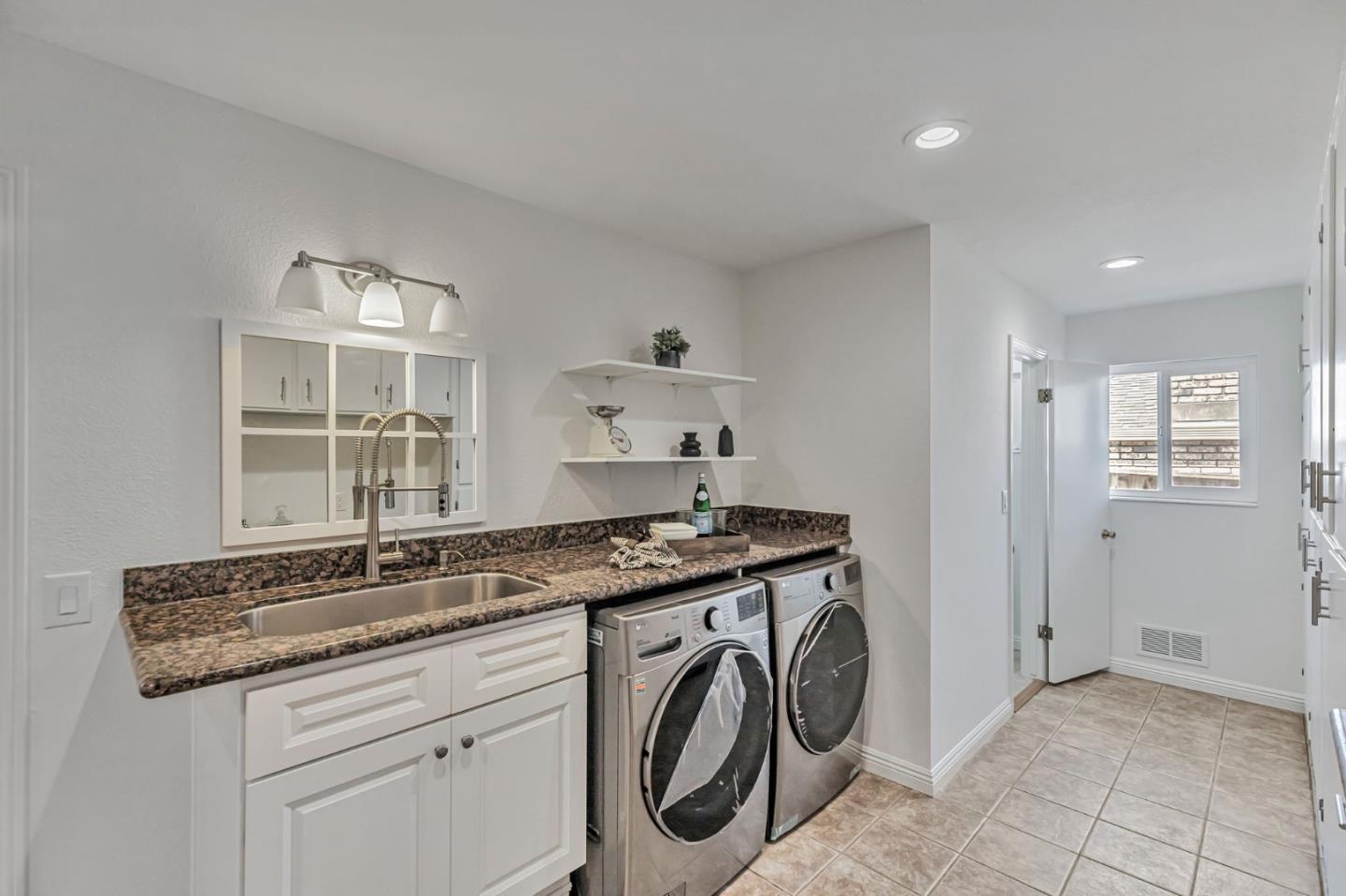 Detail Gallery Image 25 of 62 For 1081 Oak St, Hollister,  CA 95023 - 3 Beds | 3 Baths