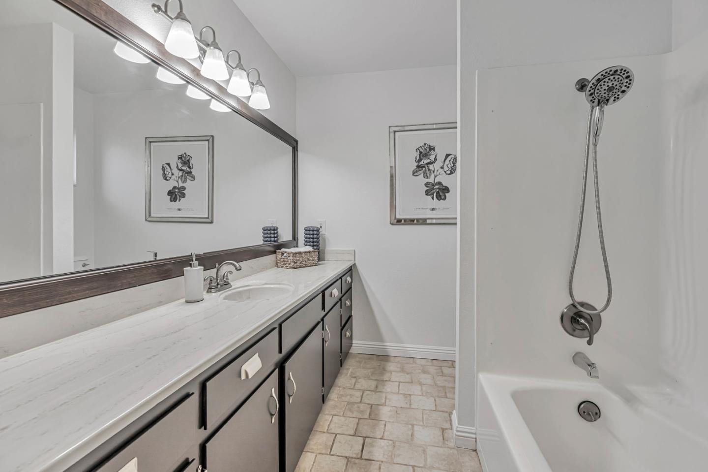 Detail Gallery Image 36 of 62 For 1081 Oak St, Hollister,  CA 95023 - 3 Beds | 3 Baths