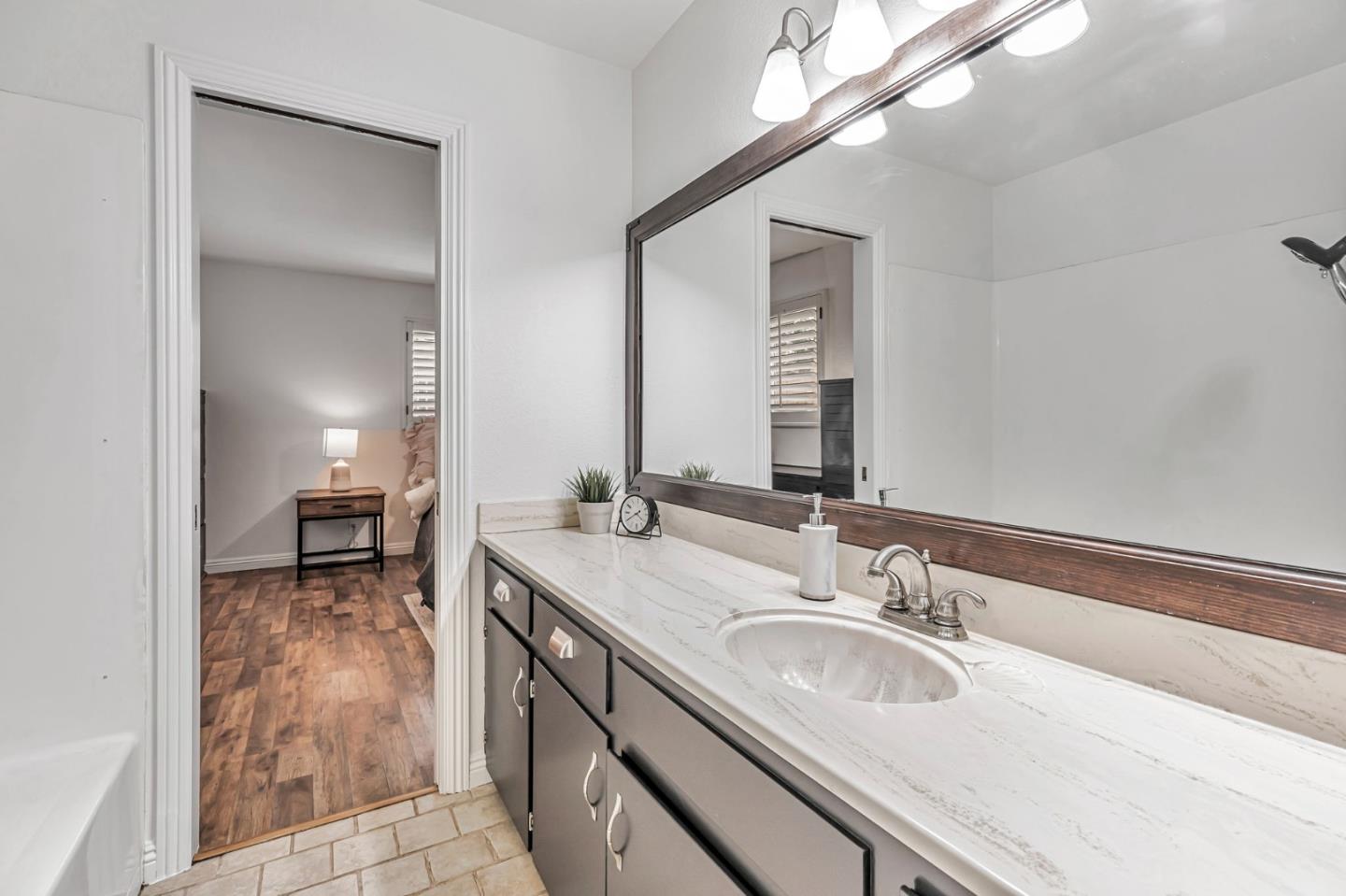 Detail Gallery Image 37 of 62 For 1081 Oak St, Hollister,  CA 95023 - 3 Beds | 3 Baths