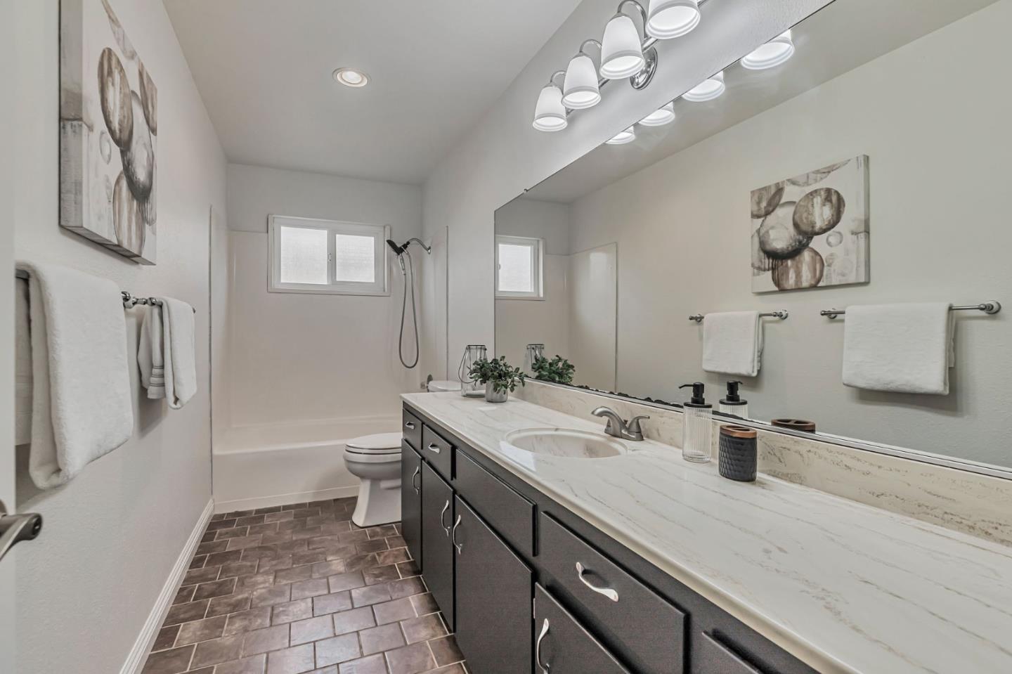 Detail Gallery Image 44 of 62 For 1081 Oak St, Hollister,  CA 95023 - 3 Beds | 3 Baths