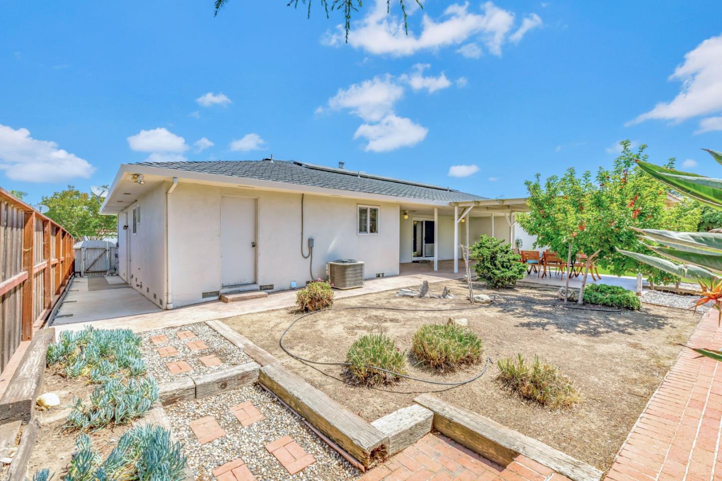 Detail Gallery Image 52 of 62 For 1081 Oak St, Hollister,  CA 95023 - 3 Beds | 3 Baths