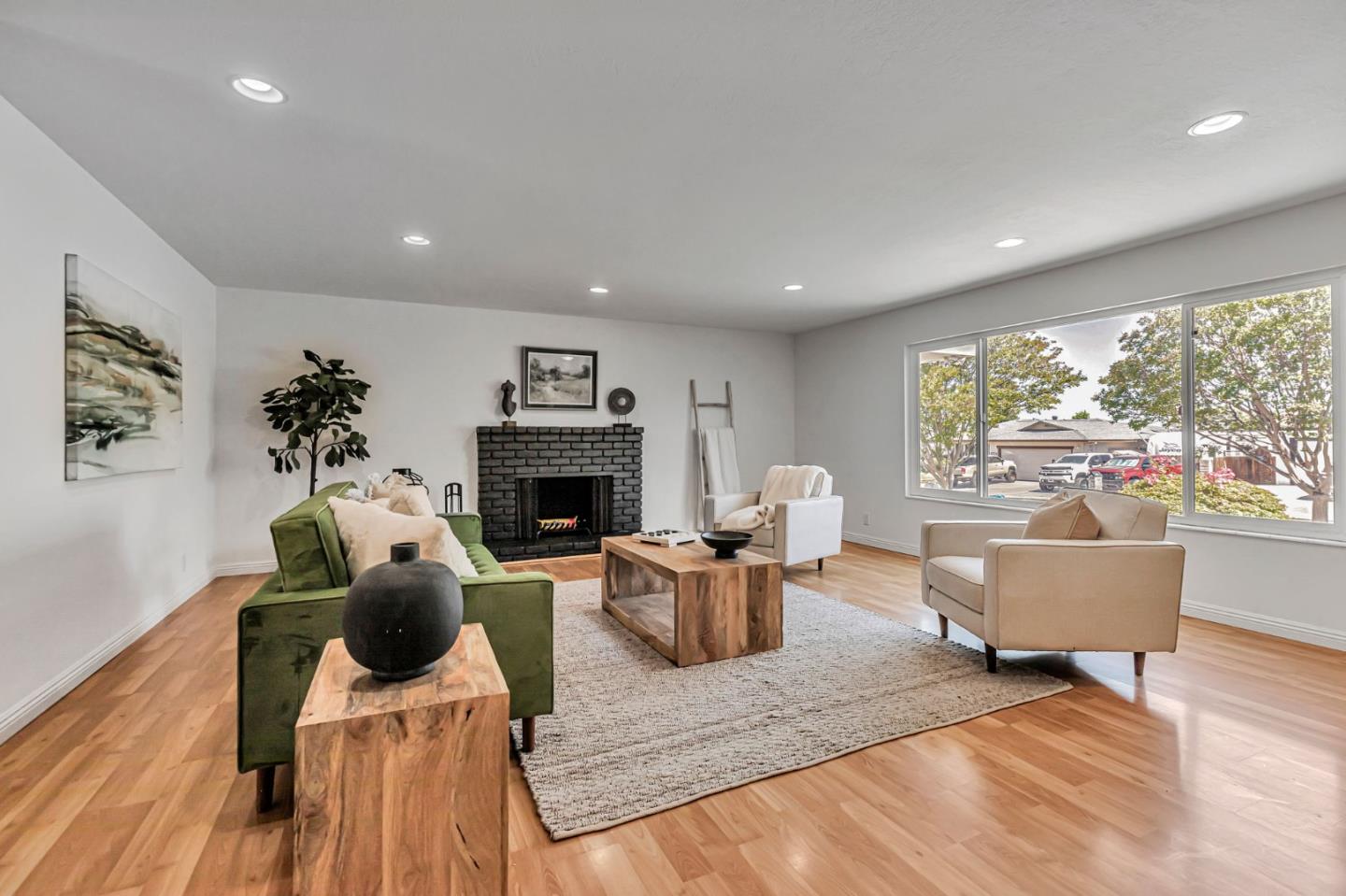 Detail Gallery Image 7 of 62 For 1081 Oak St, Hollister,  CA 95023 - 3 Beds | 3 Baths