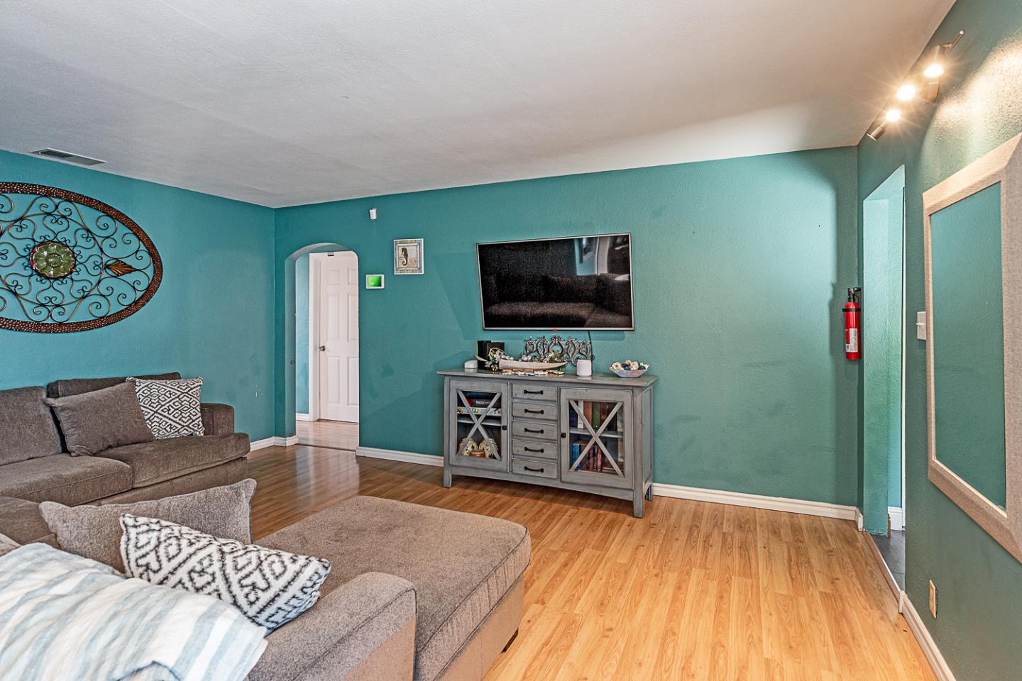 Detail Gallery Image 11 of 36 For 13155 Lincoln Ave, San Martin,  CA 95046 - 5 Beds | 2/1 Baths