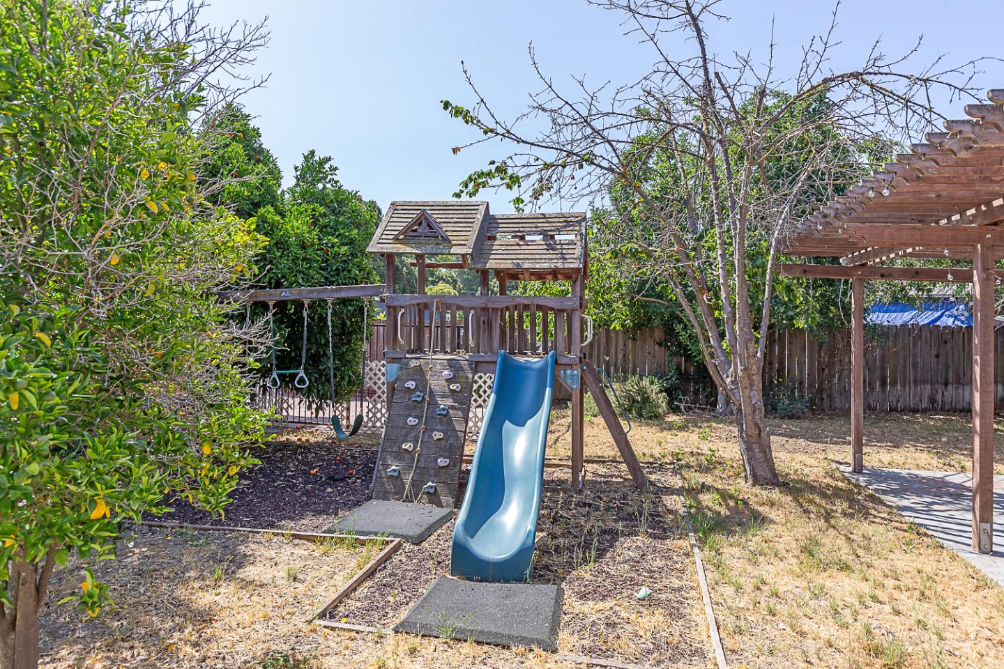 Detail Gallery Image 17 of 36 For 13155 Lincoln Ave, San Martin,  CA 95046 - 5 Beds | 2/1 Baths