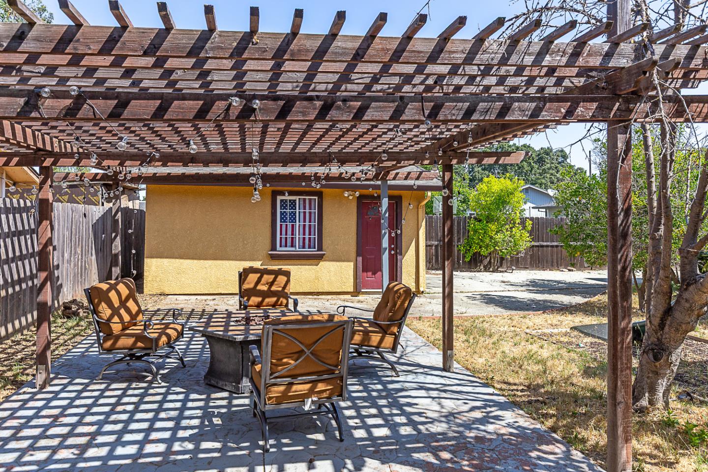 Detail Gallery Image 18 of 36 For 13155 Lincoln Ave, San Martin,  CA 95046 - 5 Beds | 2/1 Baths