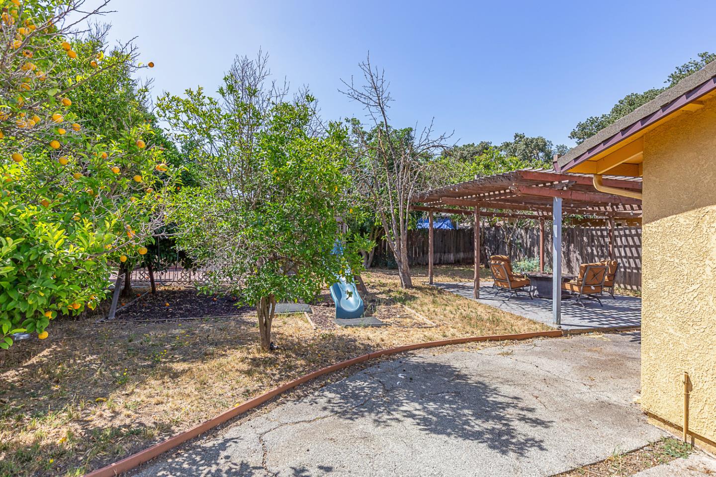 Detail Gallery Image 19 of 36 For 13155 Lincoln Ave, San Martin,  CA 95046 - 5 Beds | 2/1 Baths