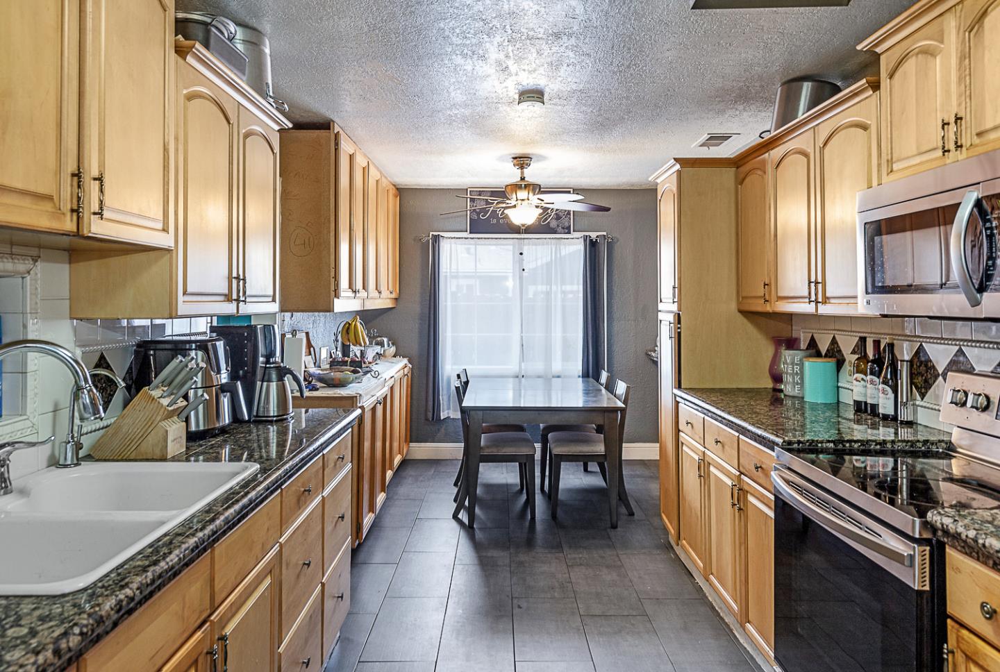 Detail Gallery Image 4 of 36 For 13155 Lincoln Ave, San Martin,  CA 95046 - 5 Beds | 2/1 Baths