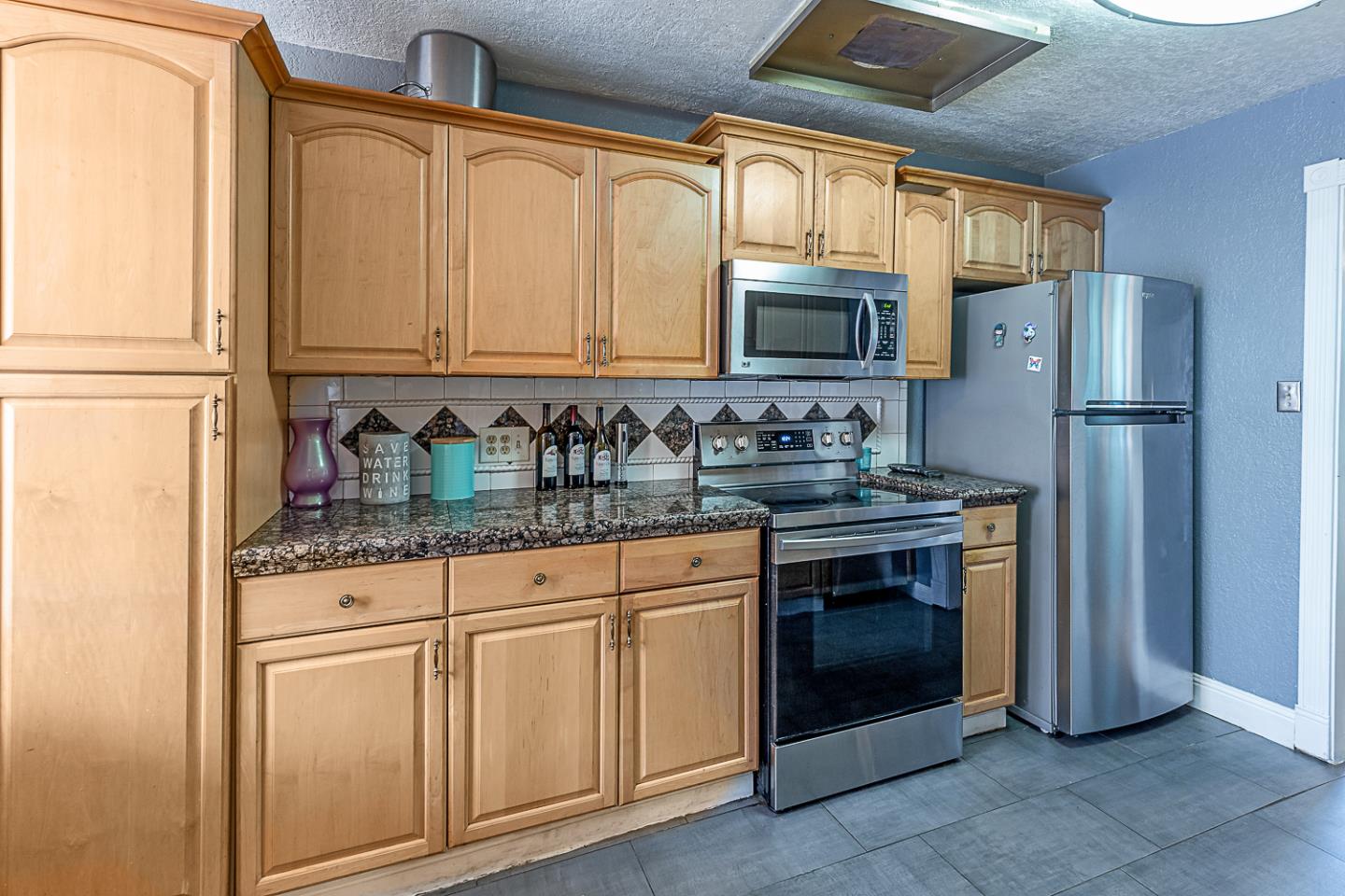 Detail Gallery Image 5 of 36 For 13155 Lincoln Ave, San Martin,  CA 95046 - 5 Beds | 2/1 Baths