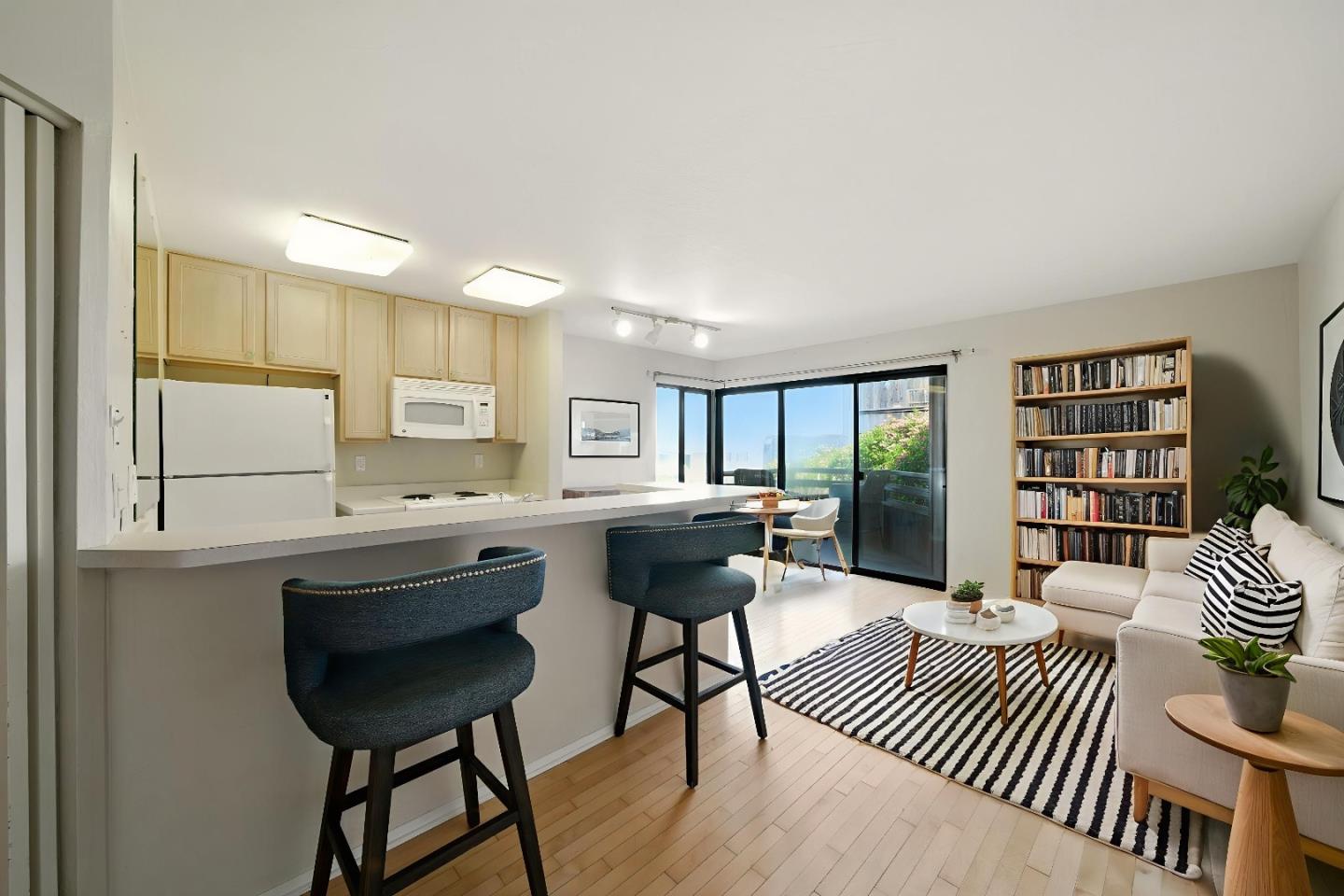 Detail Gallery Image 2 of 8 For 125 Surf Way #343,  Monterey,  CA 93940 - 1 Beds | 1 Baths