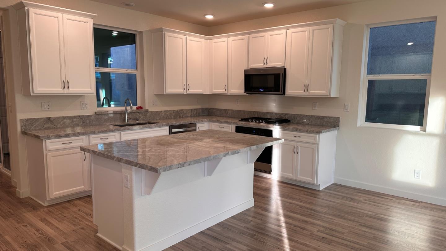 Detail Gallery Image 4 of 26 For 2934 Wheat Grass St, Sacramento,  CA 95833 - 3 Beds | 2/1 Baths