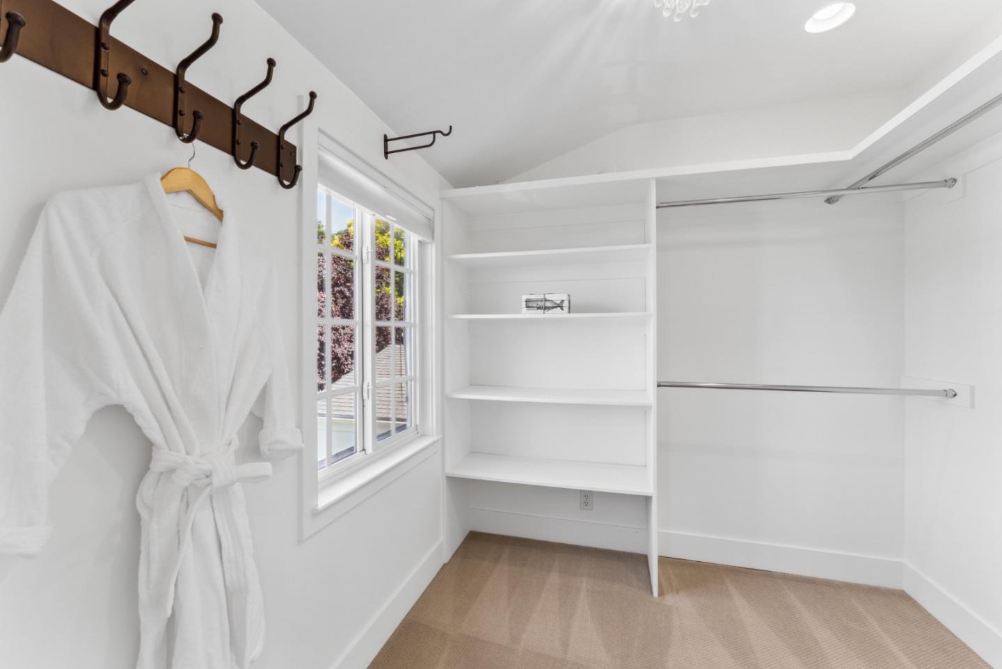Detail Gallery Image 28 of 52 For 2 Black Tail Ln, Monterey,  CA 93940 - 4 Beds | 3 Baths