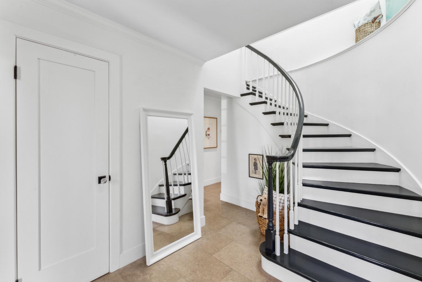 Detail Gallery Image 6 of 52 For 2 Black Tail Ln, Monterey,  CA 93940 - 4 Beds | 3 Baths