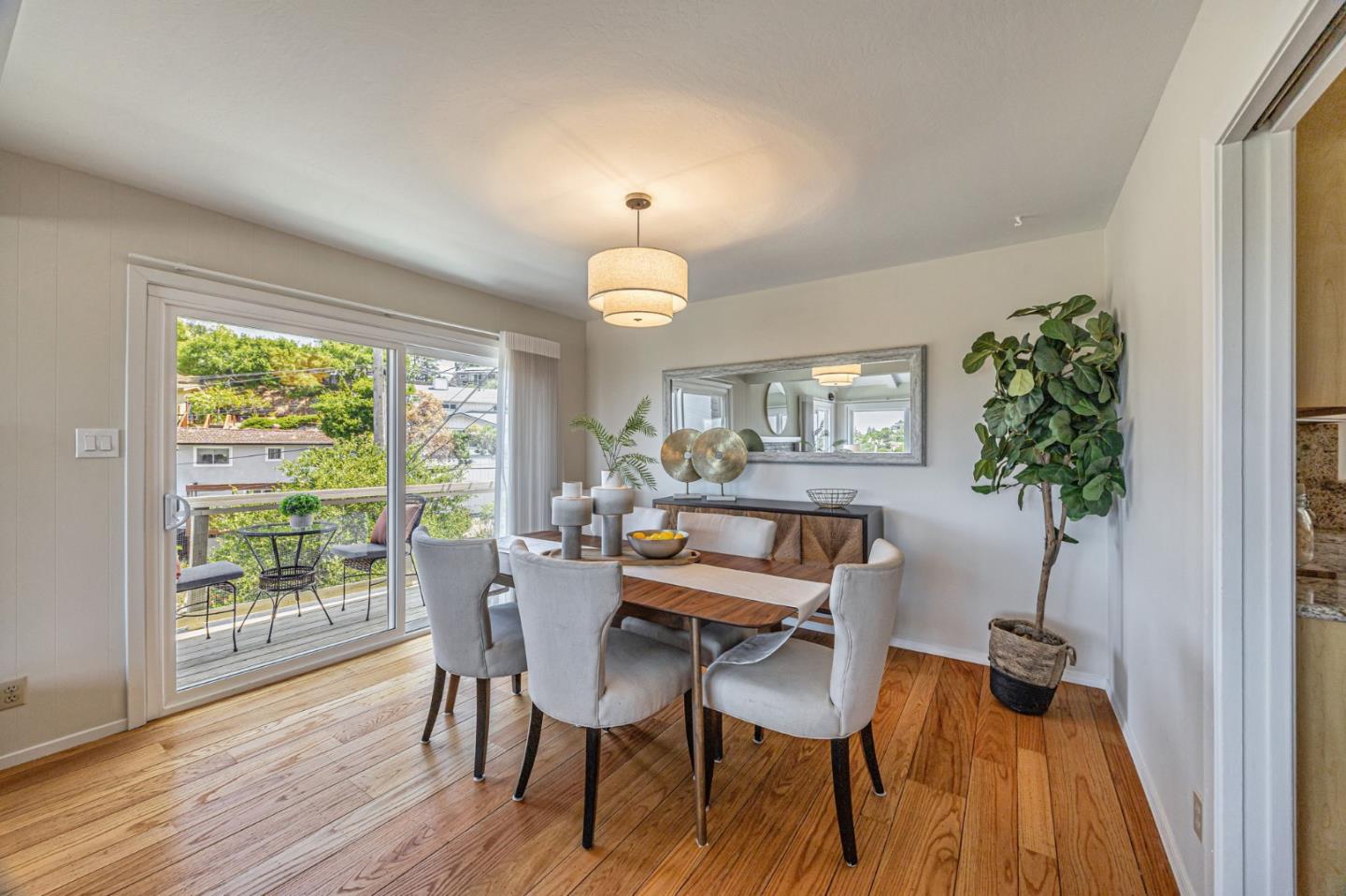 Detail Gallery Image 11 of 77 For 2242 Semeria Ave, Belmont,  CA 94002 - 4 Beds | 2/1 Baths