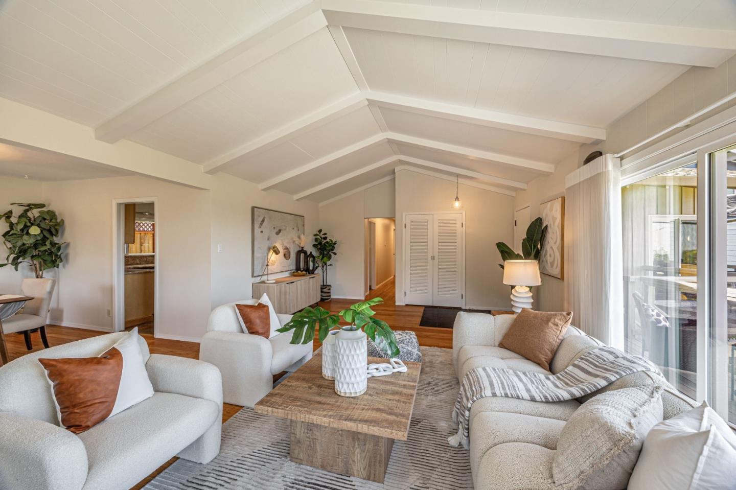Detail Gallery Image 7 of 77 For 2242 Semeria Ave, Belmont,  CA 94002 - 4 Beds | 2/1 Baths