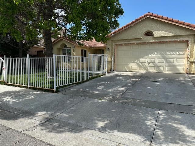 Detail Gallery Image 1 of 13 For 614 Winemaker St, Los Banos,  CA 93635 - 3 Beds | 2 Baths
