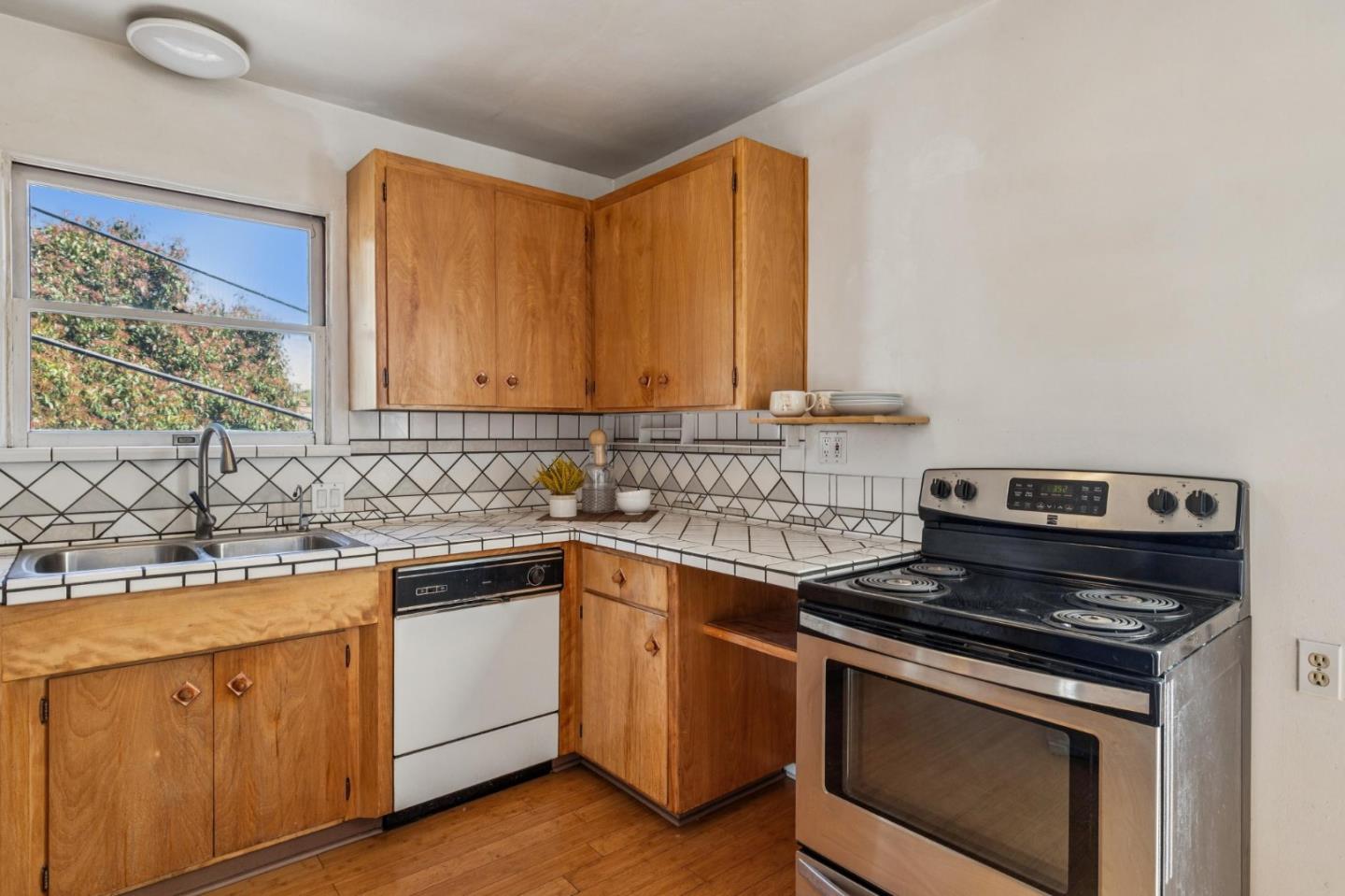 Detail Gallery Image 23 of 59 For 10741 Ridgeview Ave, San Jose,  CA 95127 - 4 Beds | 2 Baths