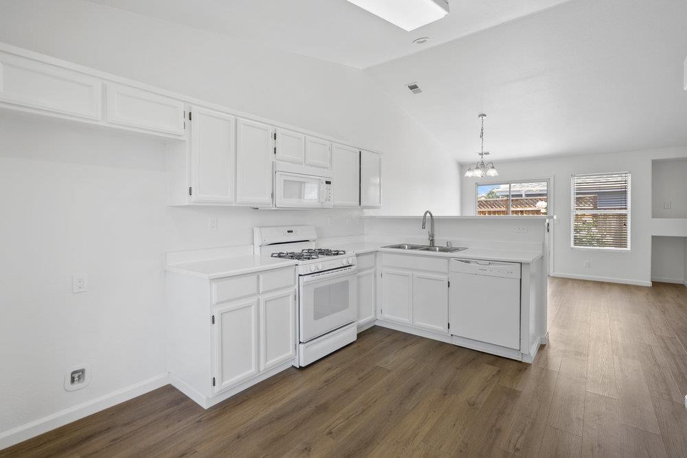 Detail Gallery Image 12 of 35 For 2301 Valley View Rd, Hollister,  CA 95023 - 4 Beds | 2 Baths