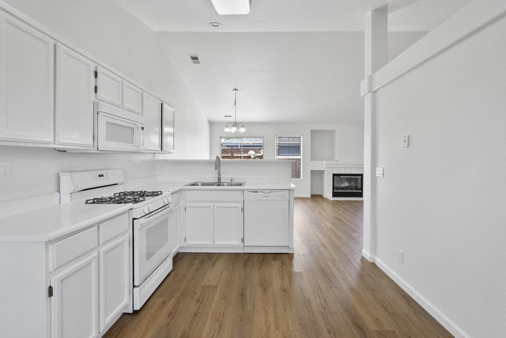 Detail Gallery Image 13 of 35 For 2301 Valley View Rd, Hollister,  CA 95023 - 4 Beds | 2 Baths