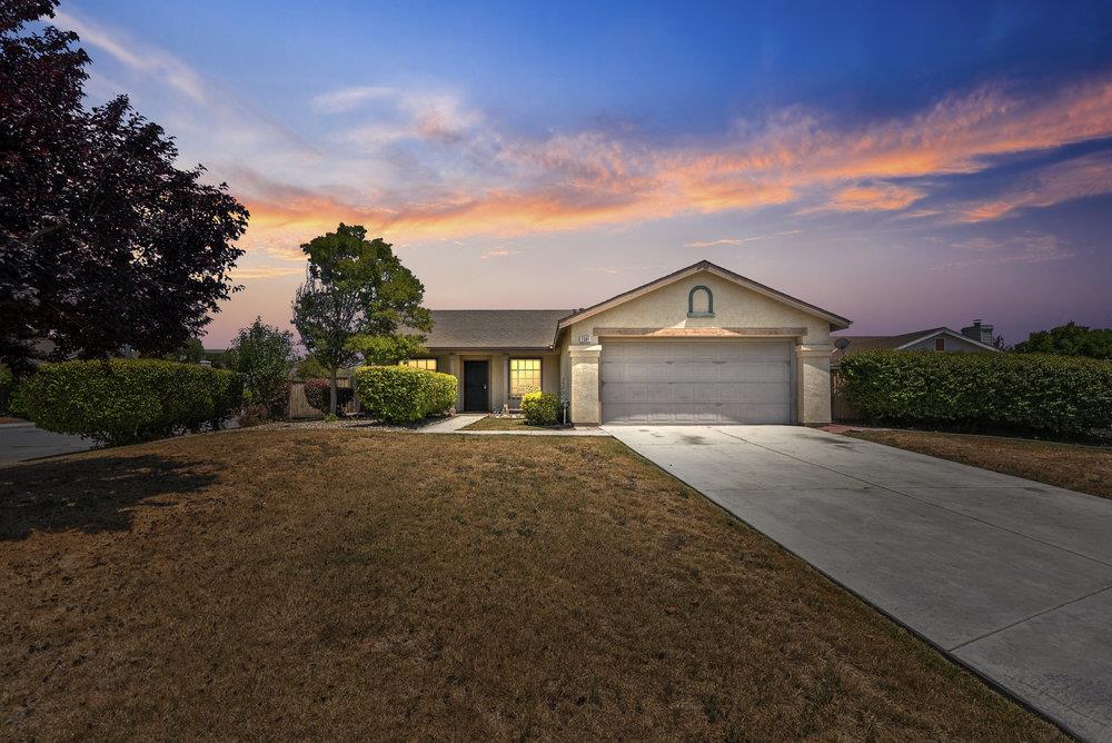 Detail Gallery Image 2 of 35 For 2301 Valley View Rd, Hollister,  CA 95023 - 4 Beds | 2 Baths