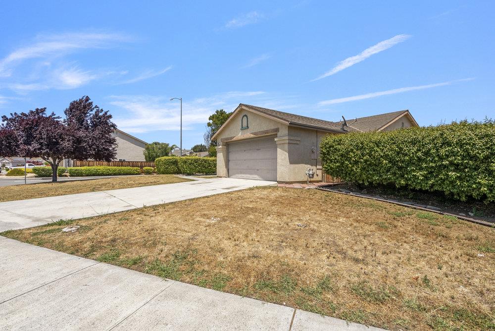 Detail Gallery Image 4 of 35 For 2301 Valley View Rd, Hollister,  CA 95023 - 4 Beds | 2 Baths