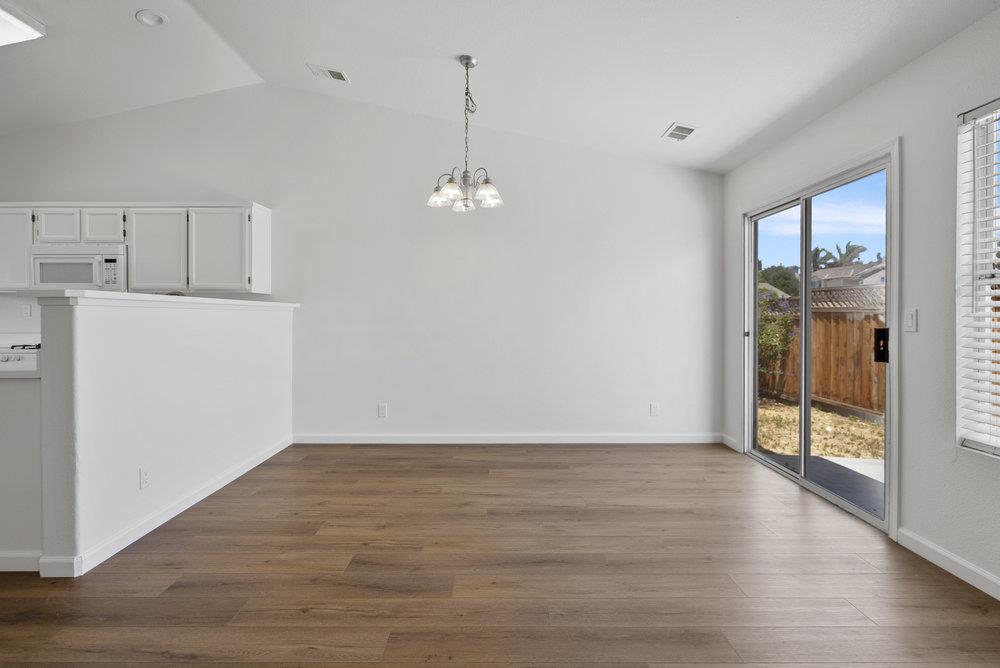 Detail Gallery Image 9 of 35 For 2301 Valley View Rd, Hollister,  CA 95023 - 4 Beds | 2 Baths