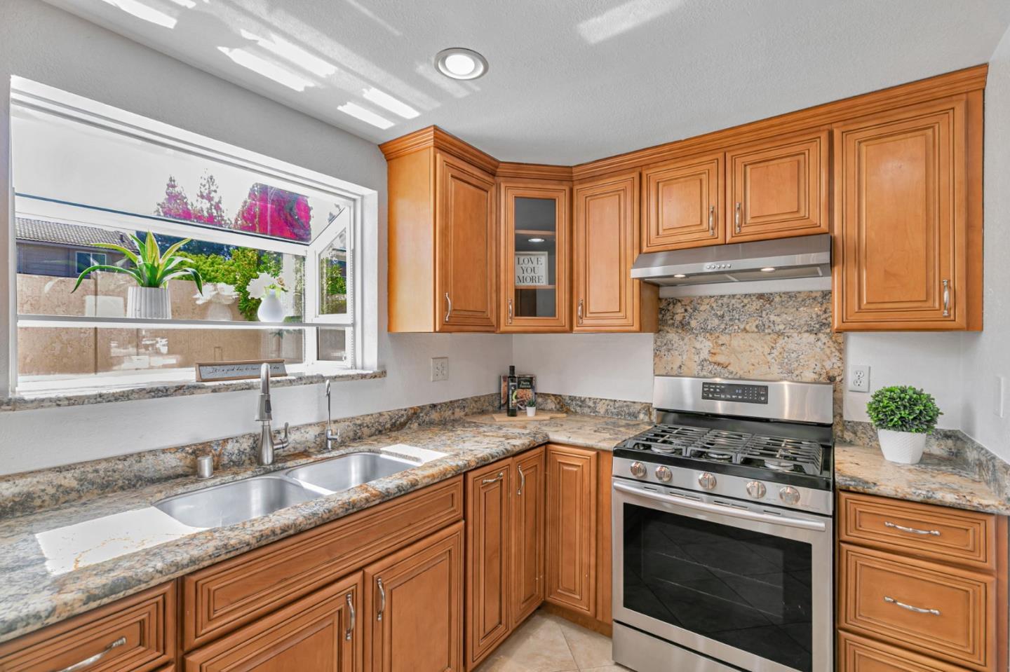 Detail Gallery Image 10 of 35 For 1045 Alamitos Creek Dr, San Jose,  CA 95120 - 4 Beds | 2/1 Baths