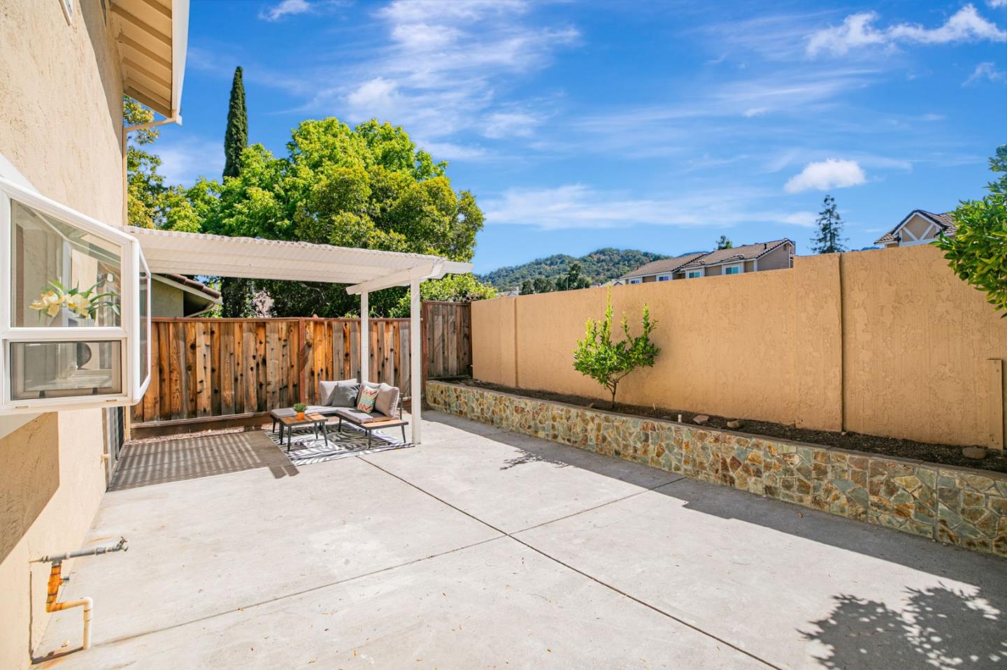Detail Gallery Image 29 of 35 For 1045 Alamitos Creek Dr, San Jose,  CA 95120 - 4 Beds | 2/1 Baths