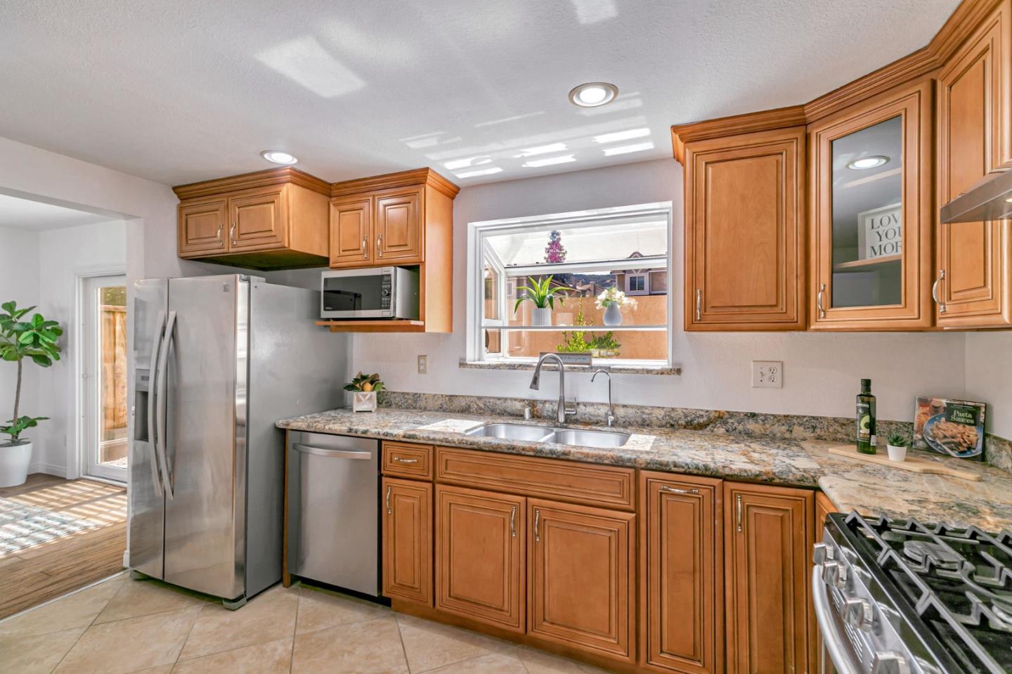 Detail Gallery Image 9 of 35 For 1045 Alamitos Creek Dr, San Jose,  CA 95120 - 4 Beds | 2/1 Baths