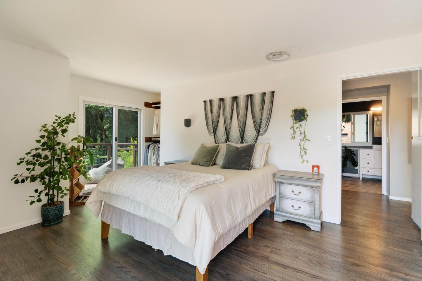 Detail Gallery Image 26 of 87 For 55 Hidden Meadow Ln, Scotts Valley,  CA 95066 - 5 Beds | 3 Baths