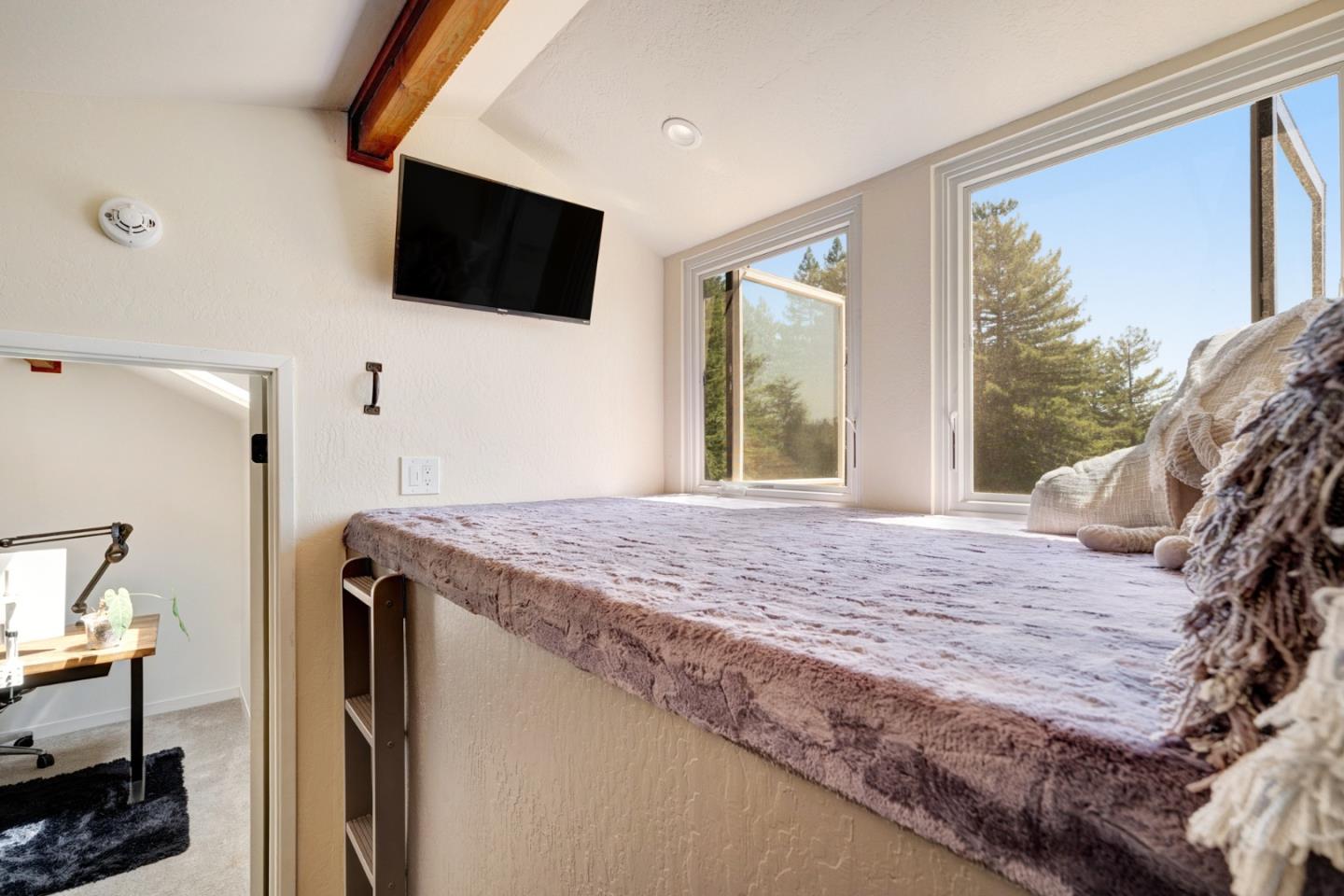 Detail Gallery Image 31 of 87 For 55 Hidden Meadow Ln, Scotts Valley,  CA 95066 - 5 Beds | 3 Baths