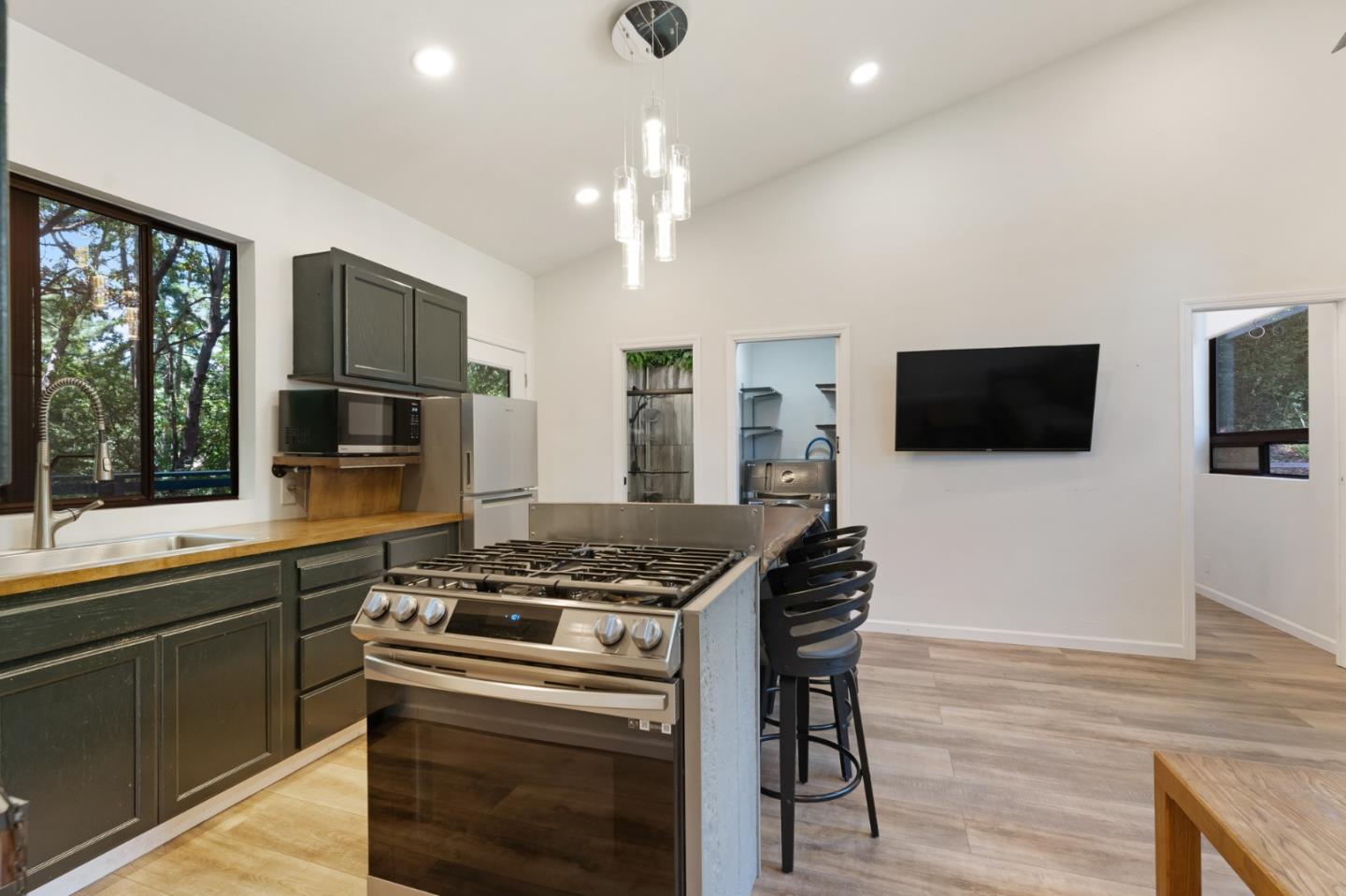 Detail Gallery Image 36 of 87 For 55 Hidden Meadow Ln, Scotts Valley,  CA 95066 - 5 Beds | 3 Baths