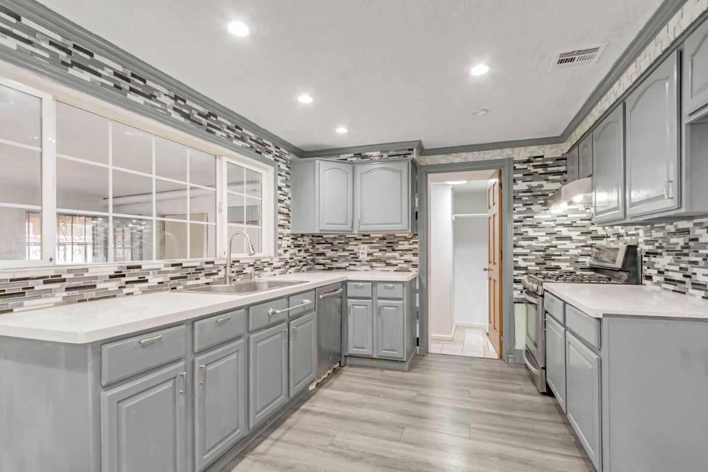 Detail Gallery Image 13 of 67 For 1087 Starlite Dr, Milpitas,  CA 95035 - 4 Beds | 2 Baths