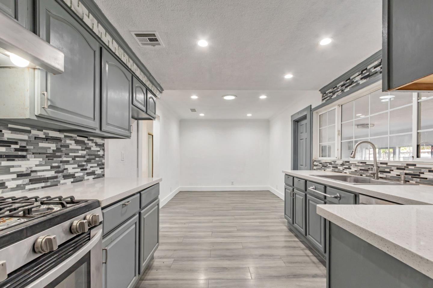 Detail Gallery Image 14 of 67 For 1087 Starlite Dr, Milpitas,  CA 95035 - 4 Beds | 2 Baths