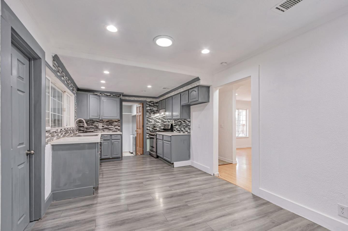 Detail Gallery Image 16 of 67 For 1087 Starlite Dr, Milpitas,  CA 95035 - 4 Beds | 2 Baths