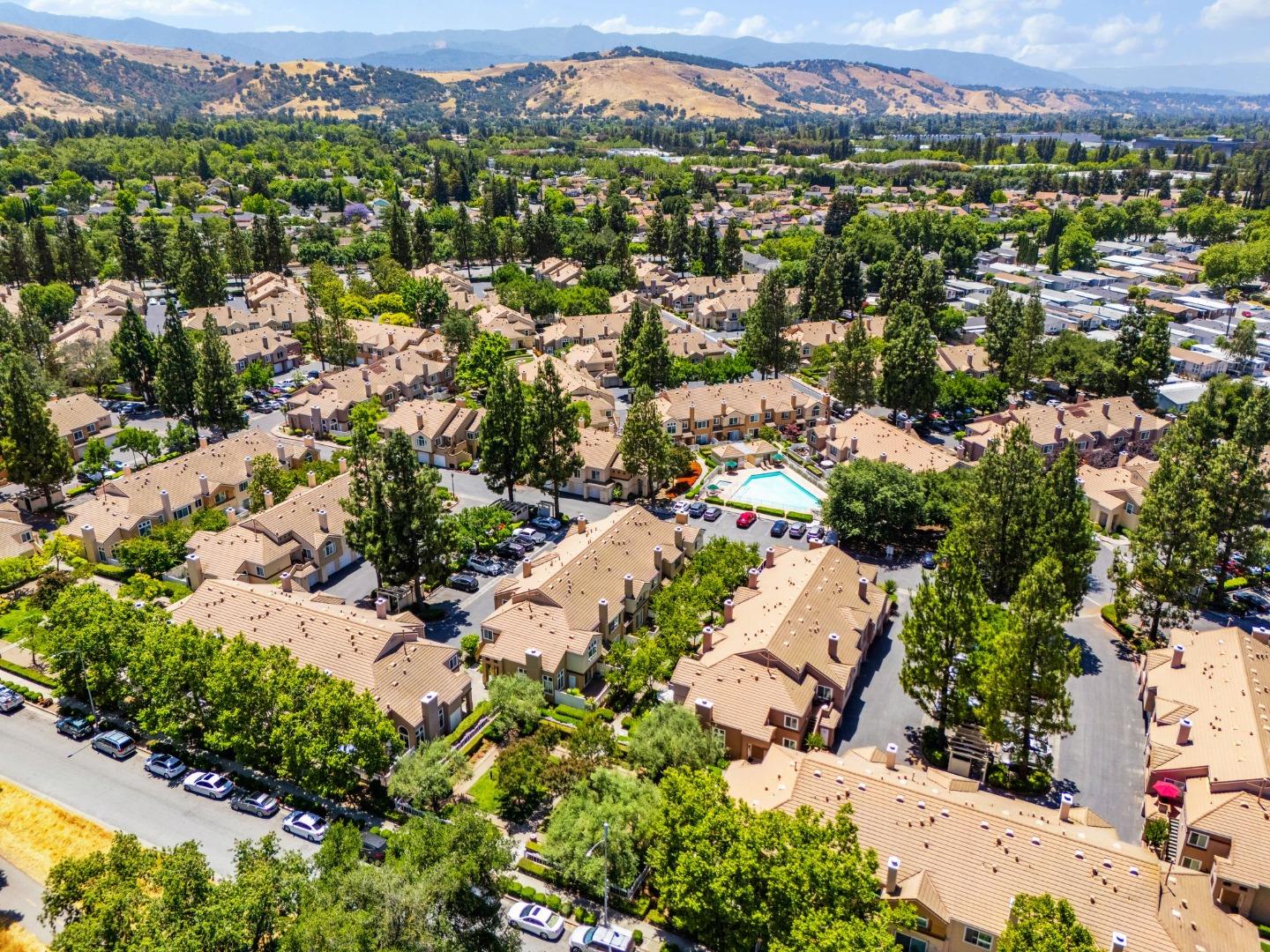 Detail Gallery Image 2 of 50 For 6944 Gregorich Dr #UNIT C,  San Jose,  CA 95138 - 2 Beds | 2/1 Baths