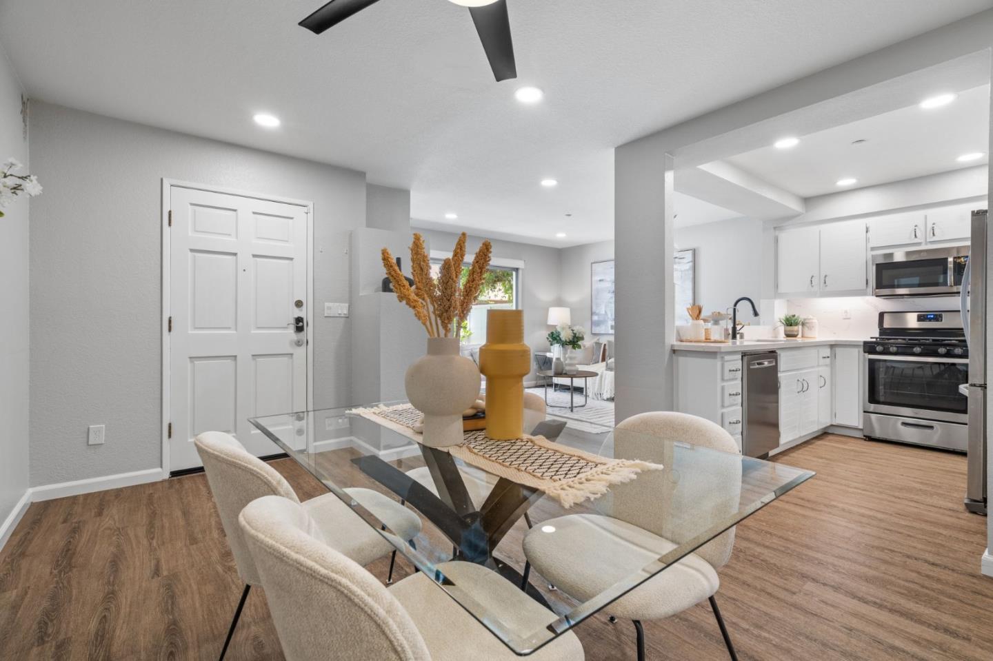 Detail Gallery Image 4 of 50 For 6944 Gregorich Dr #UNIT C,  San Jose,  CA 95138 - 2 Beds | 2/1 Baths