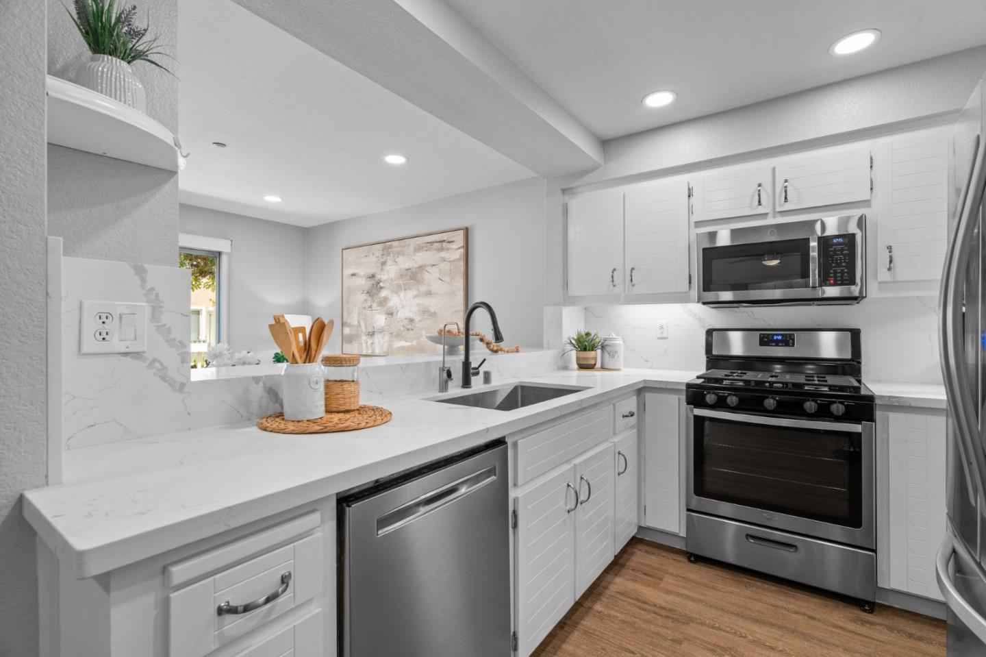 Detail Gallery Image 8 of 50 For 6944 Gregorich Dr #UNIT C,  San Jose,  CA 95138 - 2 Beds | 2/1 Baths