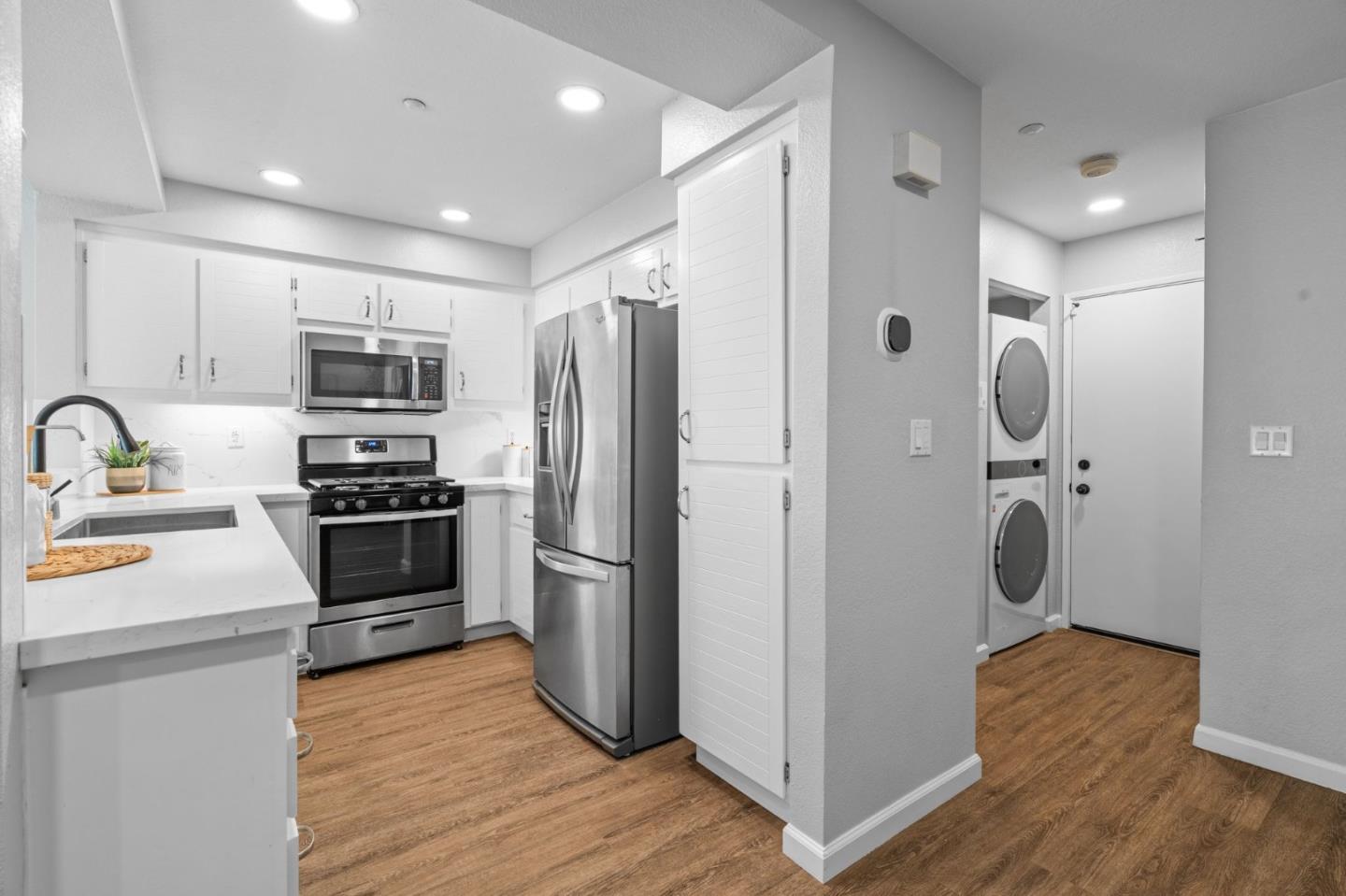 Detail Gallery Image 9 of 50 For 6944 Gregorich Dr #UNIT C,  San Jose,  CA 95138 - 2 Beds | 2/1 Baths