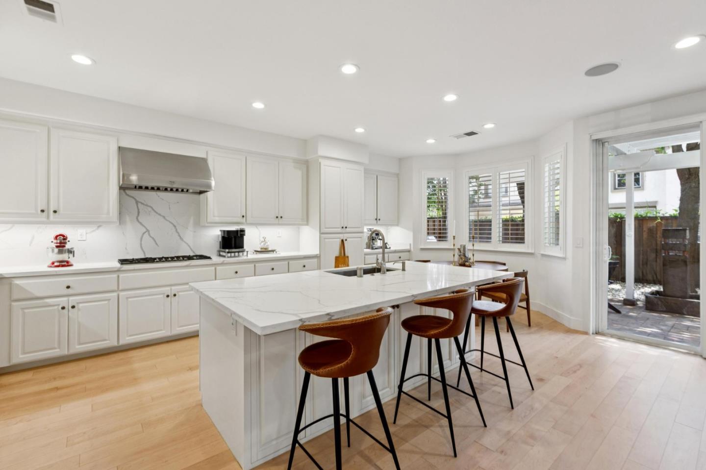 Detail Gallery Image 13 of 57 For 5979 Pala Mesa Dr, San Jose,  CA 95123 - 4 Beds | 4 Baths